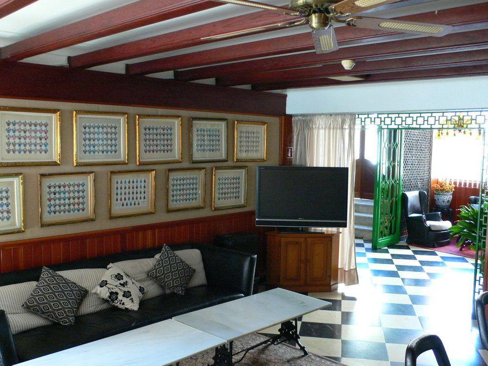 Guest house Cas Bombu 2*